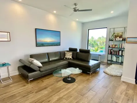 348 Balboa Street Hollywood FL 33019