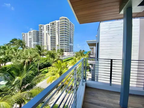 348 Balboa Street Hollywood FL 33019