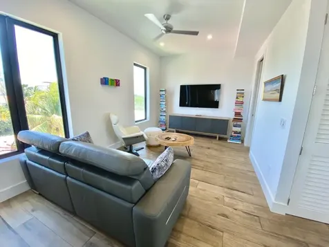 348 Balboa Street Hollywood FL 33019