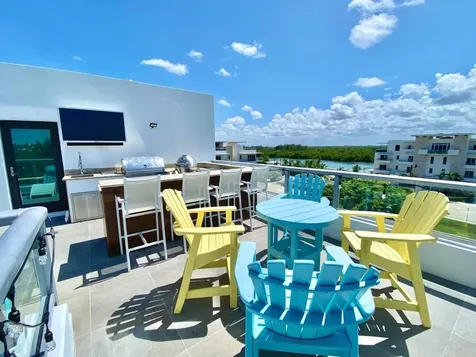 348 Balboa Street Hollywood FL 33019