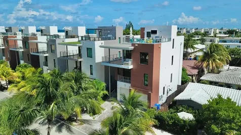 348 Balboa Street Hollywood FL 33019
