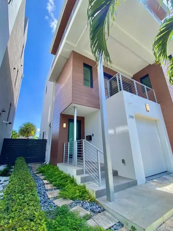 348 Balboa Street Hollywood FL 33019