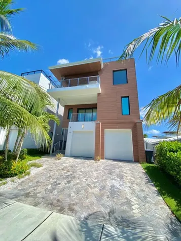 348 Balboa Street Hollywood FL 33019