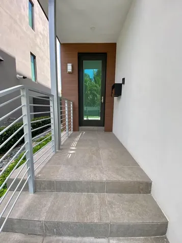 348 Balboa Street Hollywood FL 33019