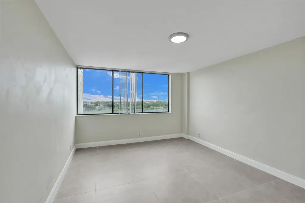 4222 Inverrary Boulevard Lauderhill FL 33319