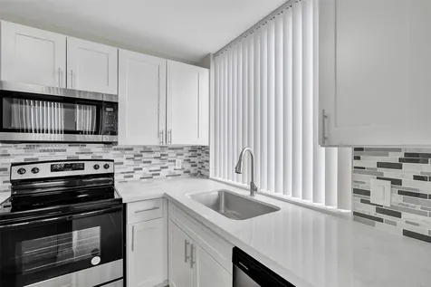 4222 Inverrary Boulevard Lauderhill FL 33319