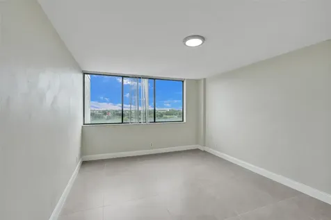 4222 Inverrary Boulevard Lauderhill FL 33319