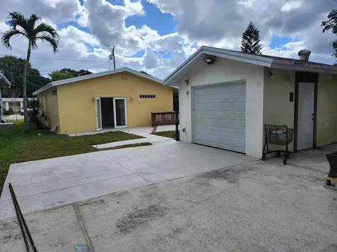 953 NE 34th Street Oakland Park FL 33334