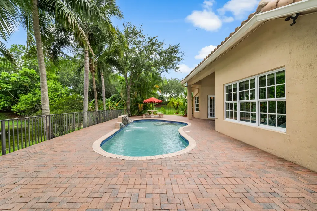 6152 NW 108th Way Parkland FL 33076