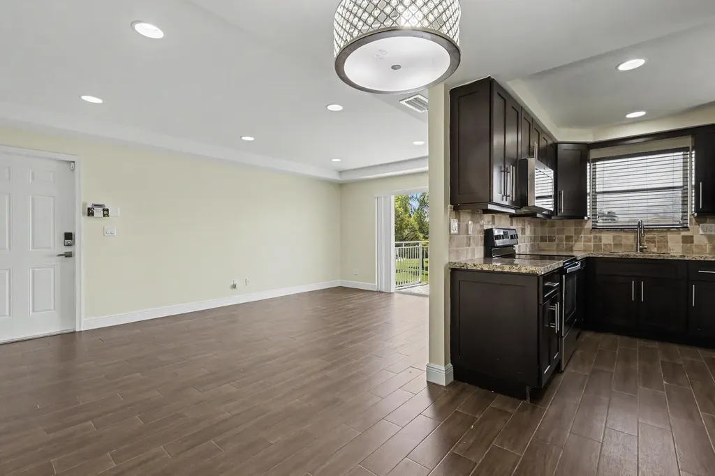 1250 SW 113th Terrace Pembroke Pines FL 33025