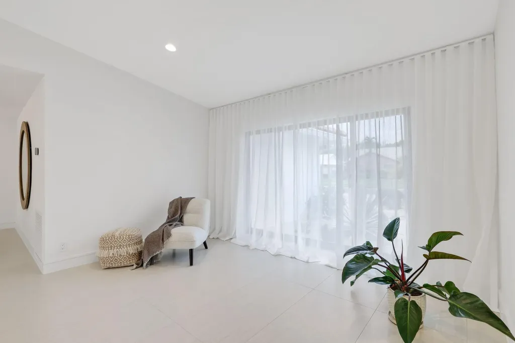 20195 Back 9 Drive Boca Raton FL 33498