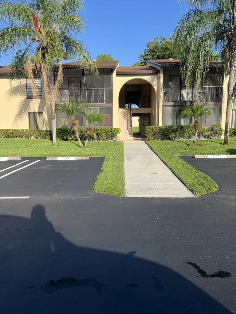 628 Sea Pine Way Greenacres FL 33415