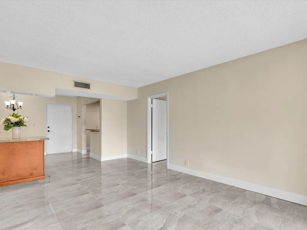 470 NW 20th Street Boca Raton FL 33431