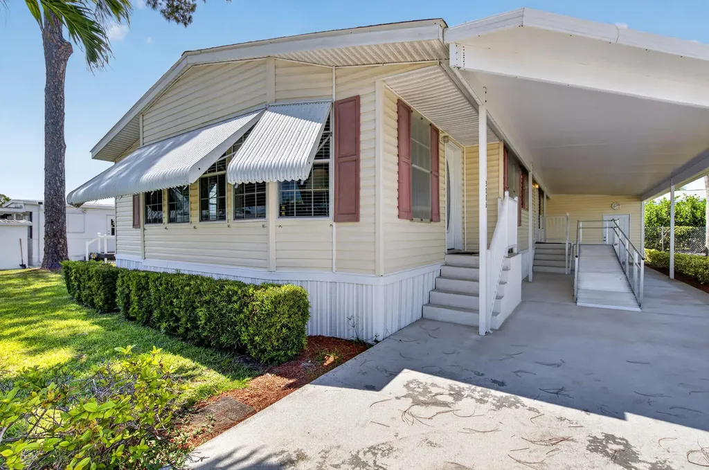 5006 Curacas Bay Boynton Beach FL 33436