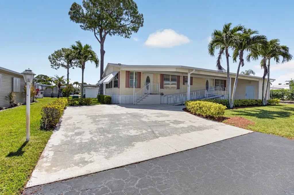 5006 Curacas Bay Boynton Beach FL 33436