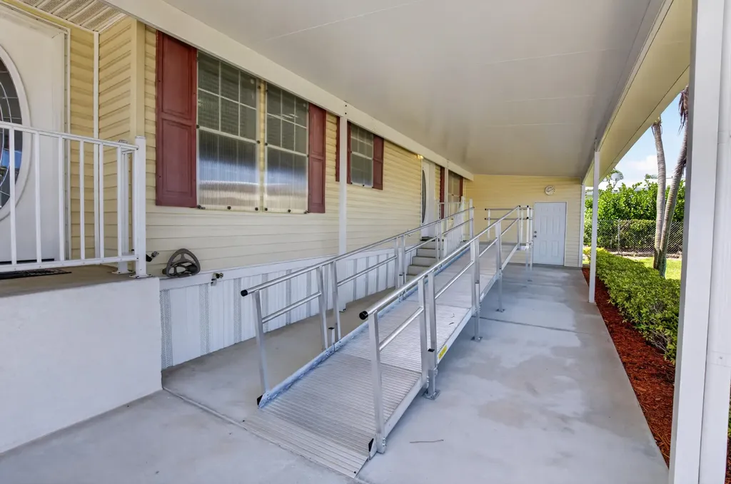 5006 Curacas Bay Boynton Beach FL 33436