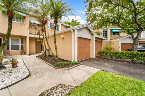 7102 Woodmont Way Tamarac FL 33321