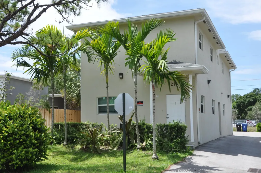 1216 NW 6th Court Fort Lauderdale FL 33311
