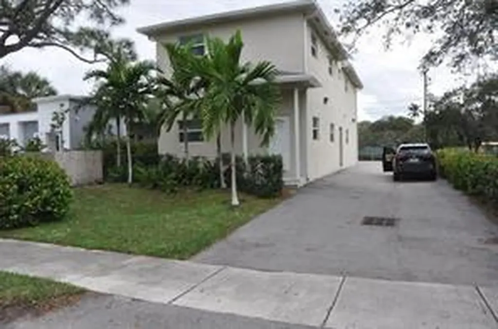 1216 NW 6th Court Fort Lauderdale FL 33311