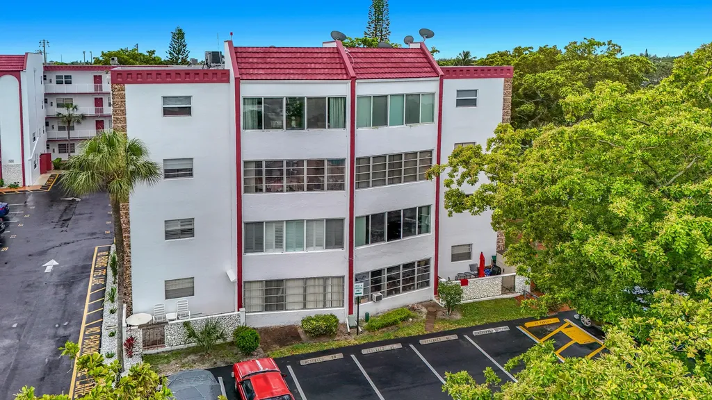 4270 NW 40th Street Lauderdale Lakes FL 33319