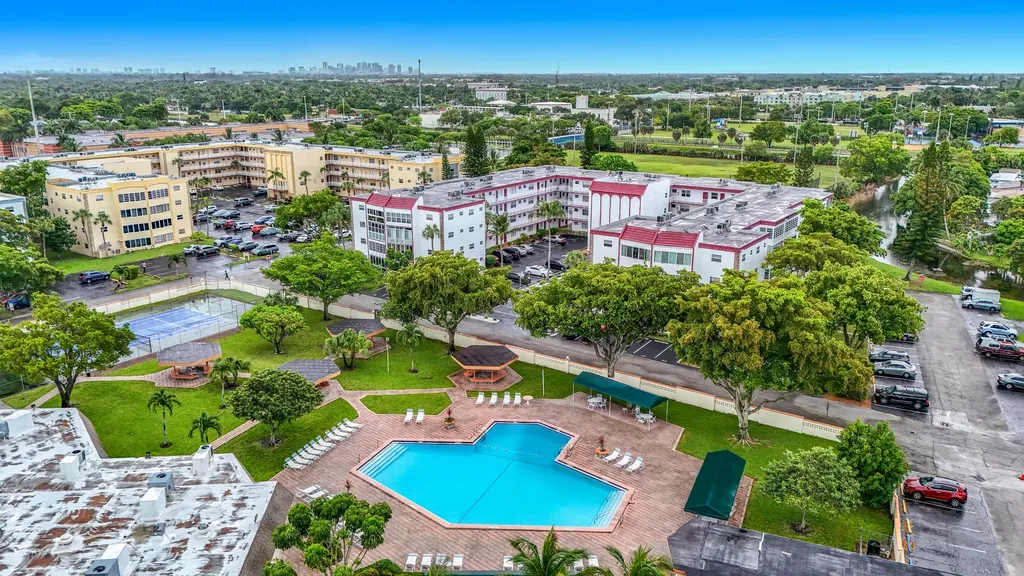 4270 NW 40th Street Lauderdale Lakes FL 33319