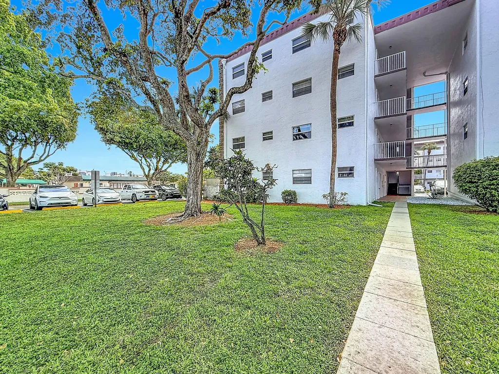 4270 NW 40th Street Lauderdale Lakes FL 33319