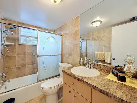 4270 NW 40th Street Lauderdale Lakes FL 33319