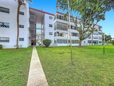 4270 NW 40th Street Lauderdale Lakes FL 33319