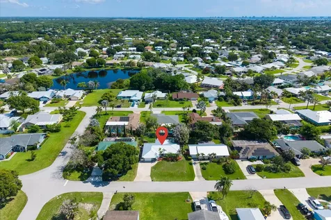 687 NE Maranta Jensen Beach FL 34957
