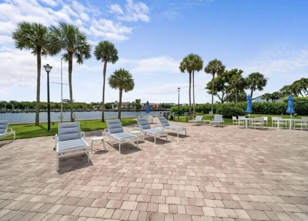 859 Jeffery Street Boca Raton FL 33487