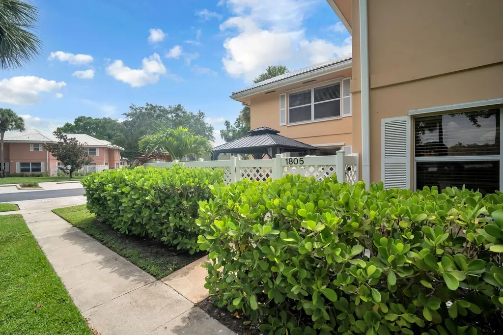 1805 Middleton Way West Palm Beach FL 33409
