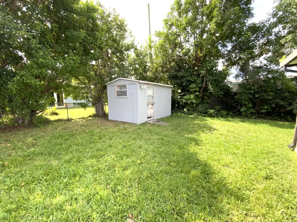 2894 SE 1st Place Boynton Beach FL 33435