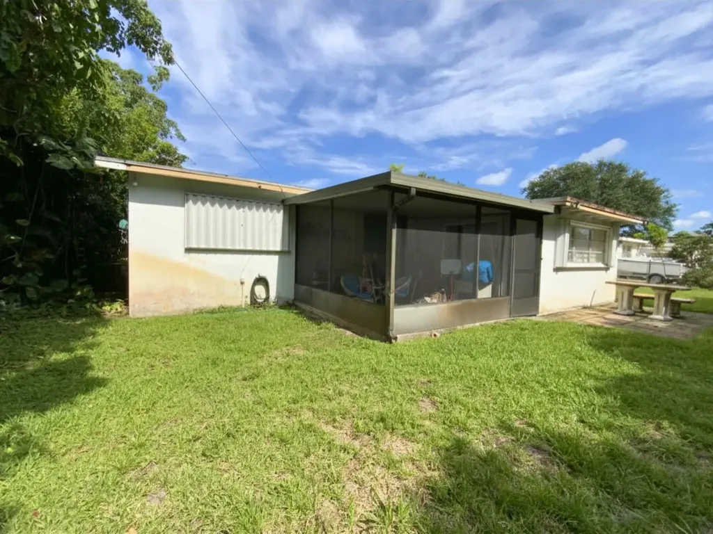 2894 SE 1st Place Boynton Beach FL 33435