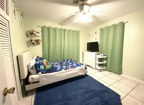 2894 SE 1st Place Boynton Beach FL 33435