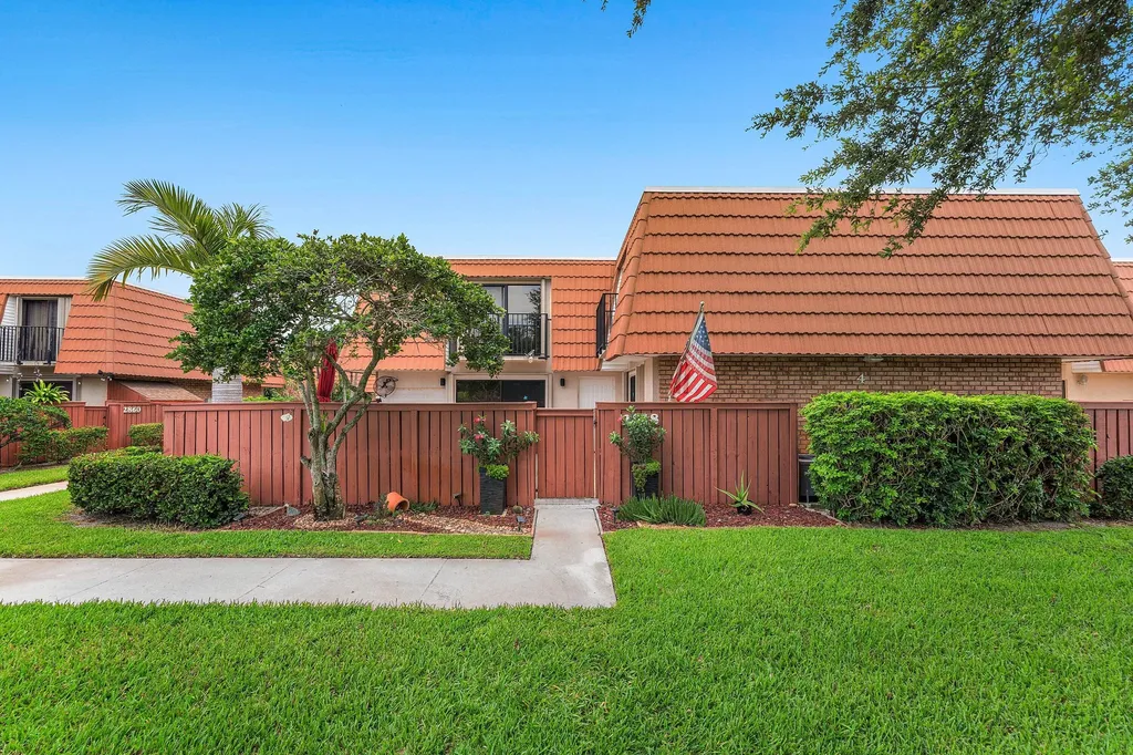 2818 Waterford Drive N Deerfield Beach FL 33442