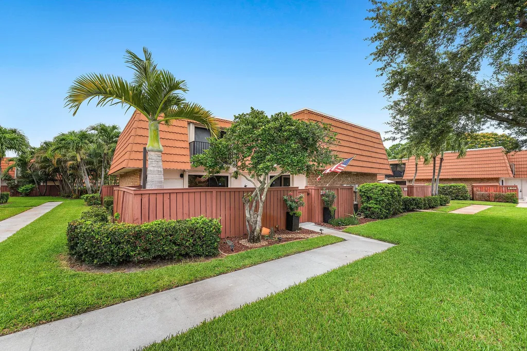2818 Waterford Drive N Deerfield Beach FL 33442