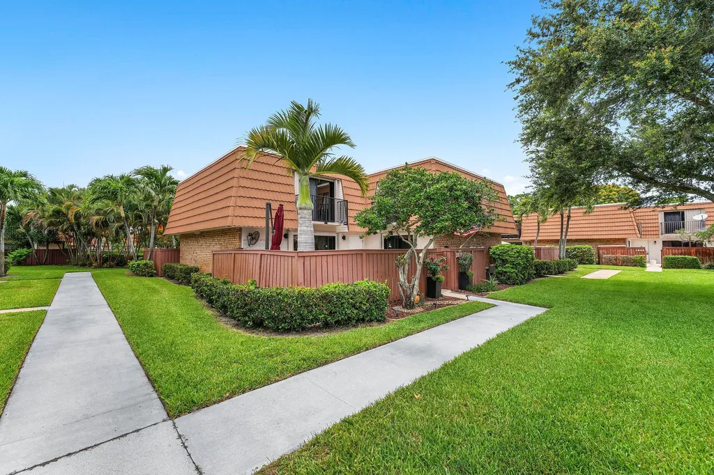 2818 Waterford Drive N Deerfield Beach FL 33442