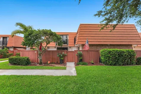2818 Waterford Drive N Deerfield Beach FL 33442