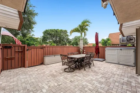 2818 Waterford Drive N Deerfield Beach FL 33442