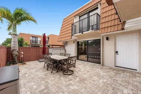 2818 Waterford Drive N Deerfield Beach FL 33442