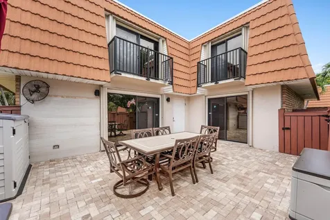 2818 Waterford Drive N Deerfield Beach FL 33442