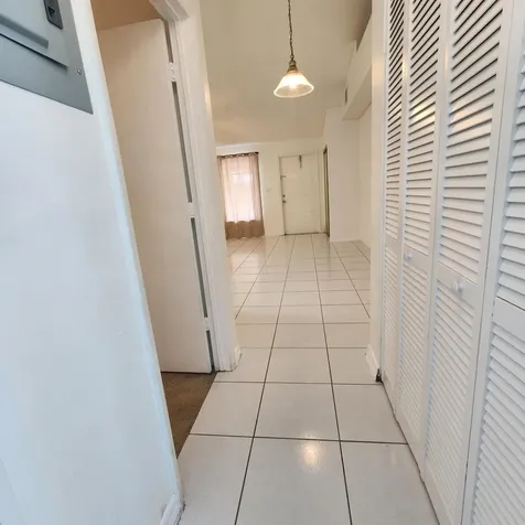 500 NE 3rd Street Hallandale FL 33009