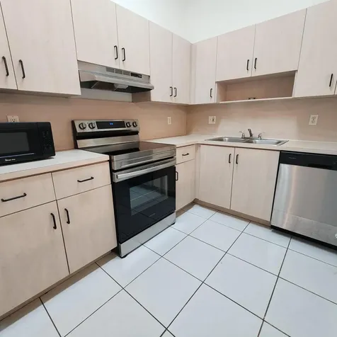 500 NE 3rd Street Hallandale FL 33009