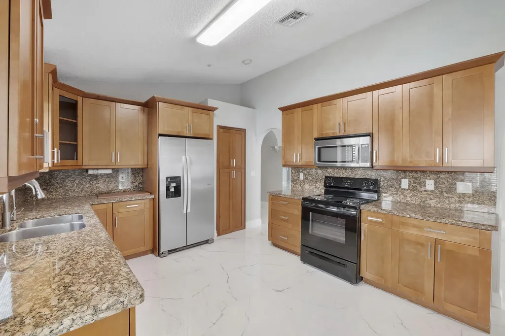 17646 SW 10th Street Pembroke Pines FL 33029