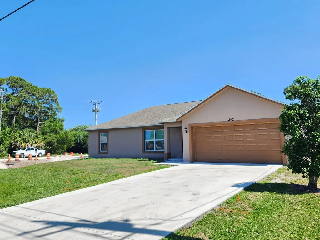 842 SE Walters Terrace Port St Lucie FL 34983