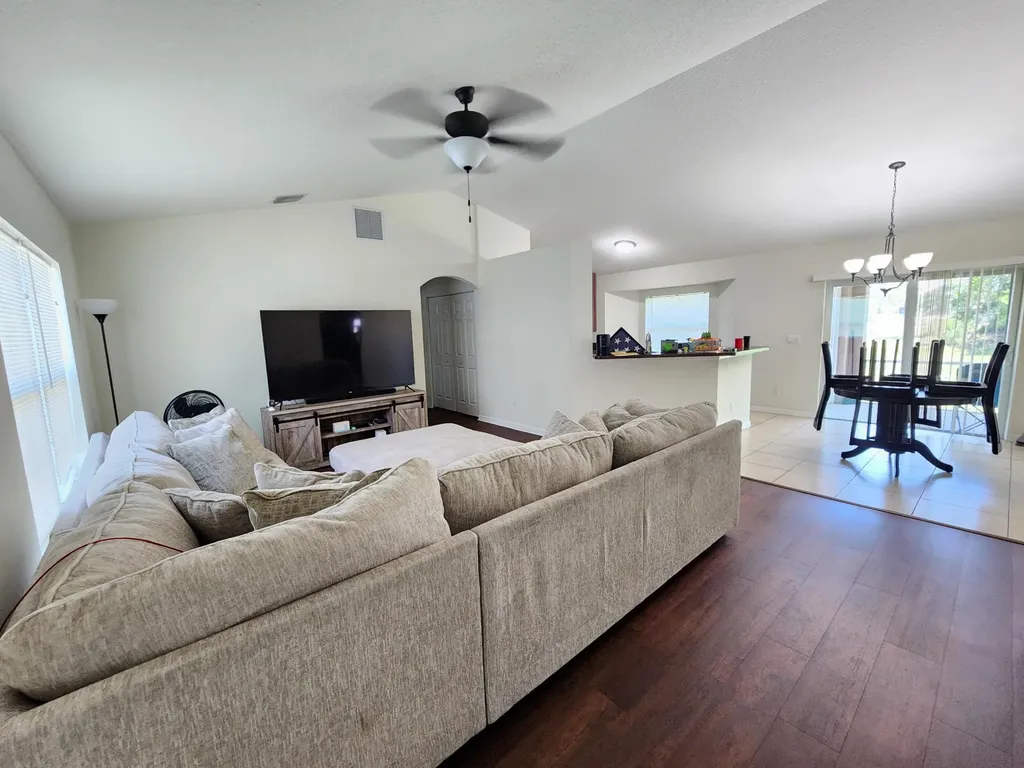 842 SE Walters Terrace Port St Lucie FL 34983
