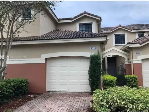 4310 Vineyard Circle Weston FL 33332