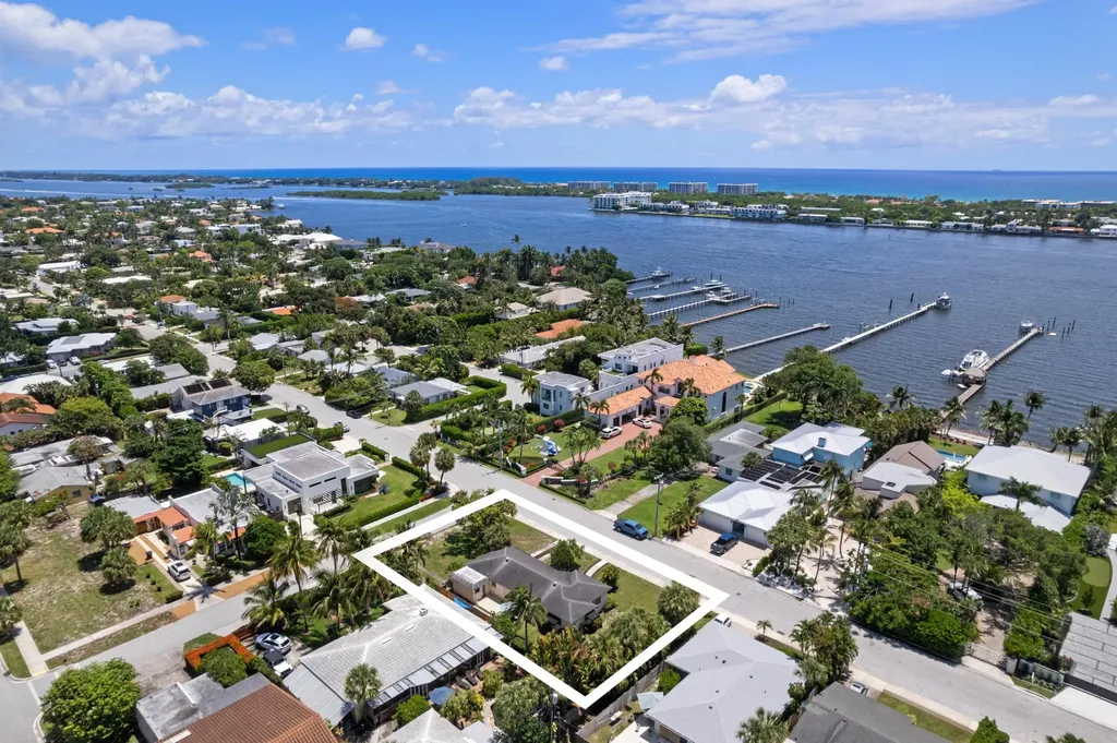 1725 N Lakeside Drive Lake Worth Beach FL 33460