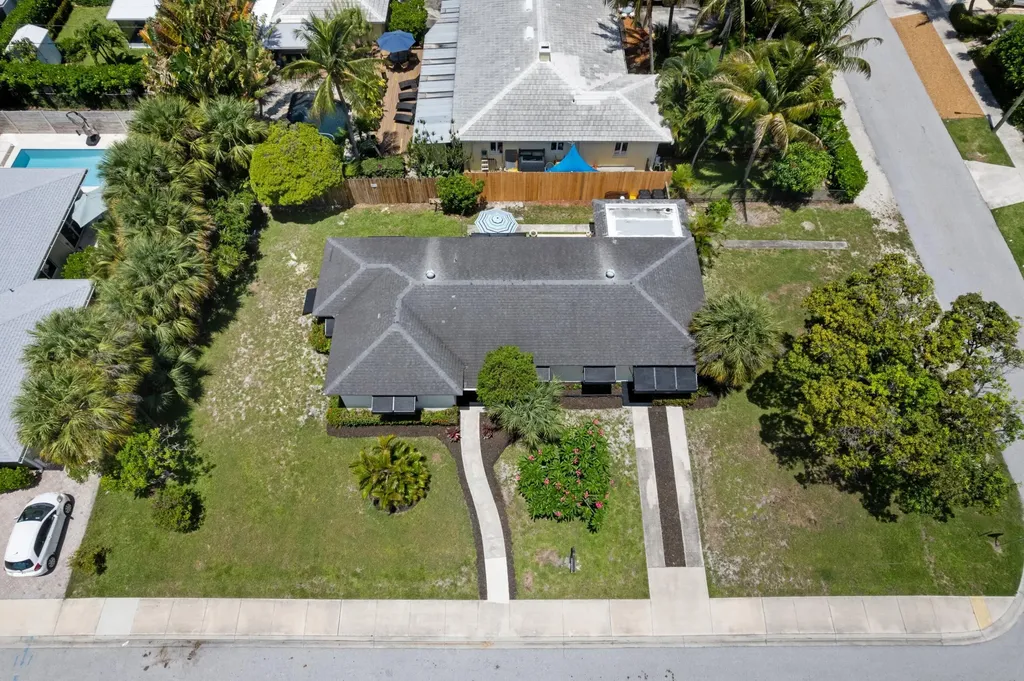 1725 N Lakeside Drive Lake Worth Beach FL 33460