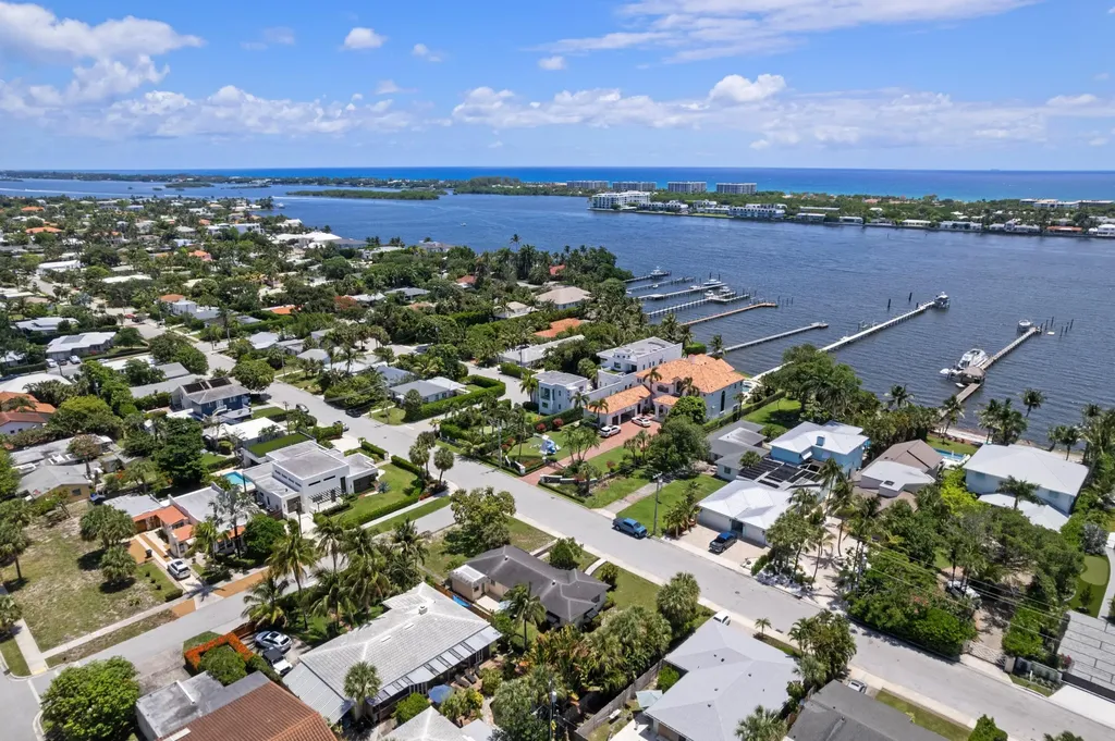 1725 N Lakeside Drive Lake Worth Beach FL 33460